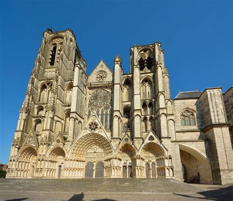 Bourges Cathedral | Cathédrale, Cathédrale saint etienne, Paysage ...