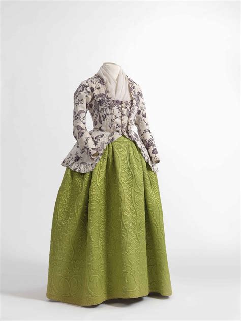 File:Caraco jacket in printed cotton, 1770-1790, skirt in quilted silk ...