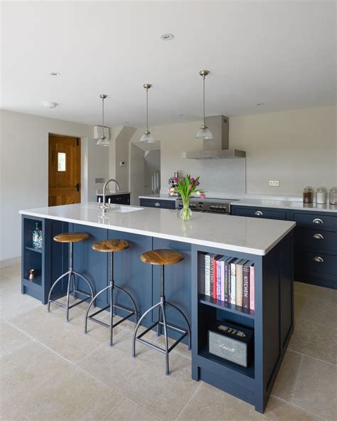 Dark blue shaker kitchen with industrial styling in 2022 | Kitchen ...