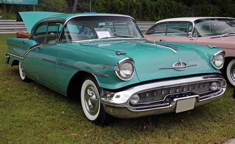 File:1957 Oldsmobile 98 Starfire Holiday 4-door sedan, Lime Rock.jpg ...