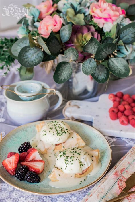 Make Easy Waffles Eggs Benedict | The DIY Mommy