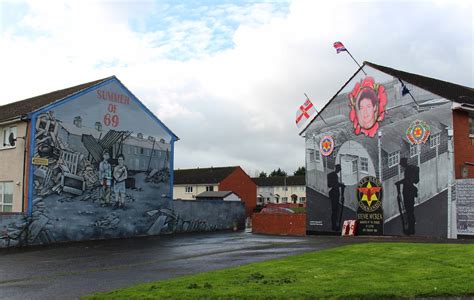 Murals On Black Cab Tour Belfast