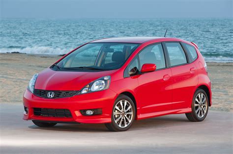 2015 Honda Fit Goes on Sale in Japan