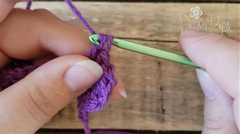 How to make a (US) Double Crochet / (UK) Treble Crochet - Right Handed ...