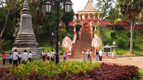 Visit attractive place at Wat Phnom, History of Phnom Penh in Cambodia - Tourist destination ...