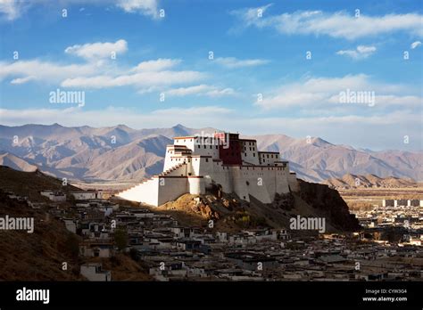 Shigatse monastery in Tibet Stock Photo - Alamy