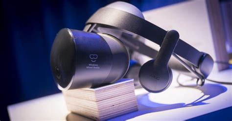 Samsung's new Odyssey VR headset might be better than the Oculus Rift | Vr headset, Headset ...