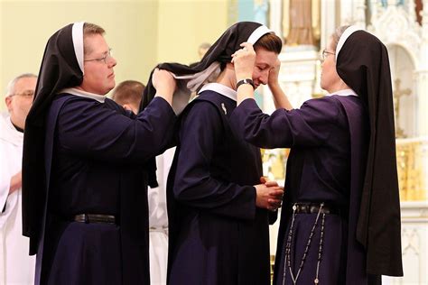 Sisters of the Immaculate Heart of Mary of Wichita (IHM). Wearing a ...