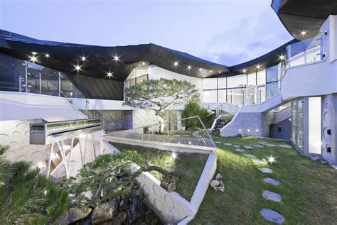 This Epic South Korean Mansion Blends Modern Lines with Traditional ...