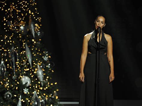 Leona Lewis takes the stage on "The X Factor" - CBS News