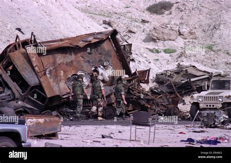 Highway of death kuwait hi-res stock photography and images - Alamy