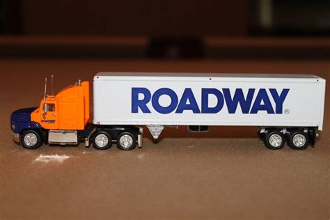 Collectible ROADWAY Tractor Trailer Toy Truck Mack Peterbilt Kenworth