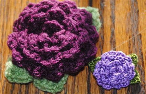 Crochet Flower Hair Clip | Crochet flowers, Knitted flowers, Crochet ...