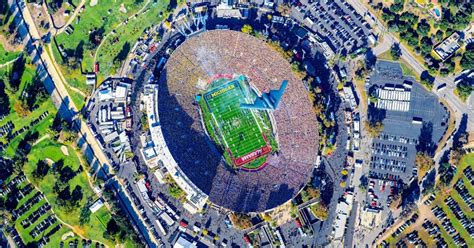 Michigan native captures iconic shot above Rose Bowl