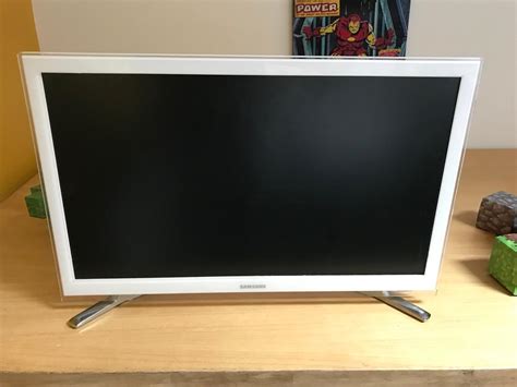 Samsung smart tv led 22 inch white in BB4 Rossendale for £70.00 for ...