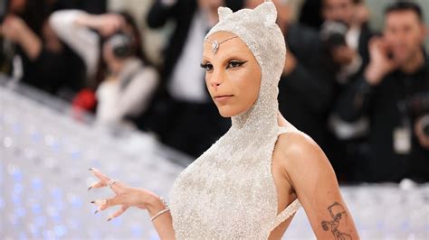 Met Gala 2023: Doja Cat wins Met Gala, pays ode to Karl Lagerfeld's cat Choupette for fashion's ...