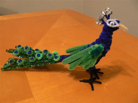 Peacock Pipe Cleaner Projects, Pipe Cleaner Animals, Pipe Cleaner Crafts, Pipe Cleaners, Cute ...