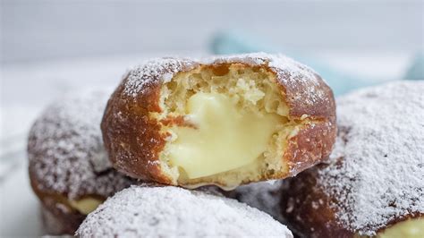 Traditional Polish Pączki (Doughnuts) Recipe