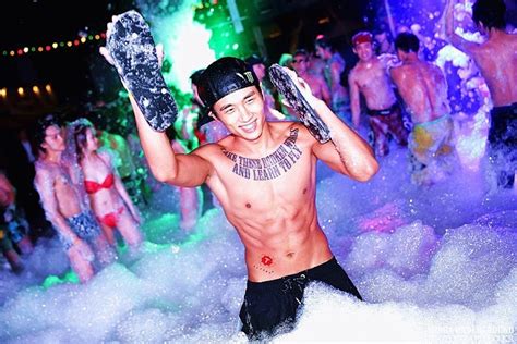 18 Unrated Photos Reveal What REALLY Goes On In Korean Night Clubs