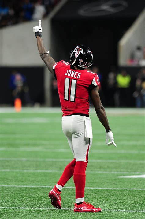 Atlanta Falcons should make Julio Jones the highest paid receiver