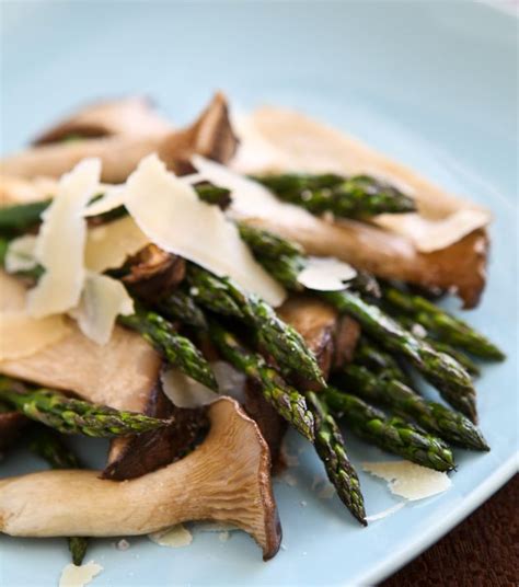 roasted king trumpet mushrooms with asparagus. Mushroom Recipes, Veggie ...