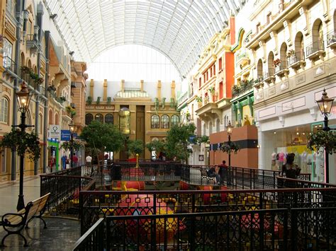 Travel Education: Canada | West Edmonton Mall - Tourism And Entertainment