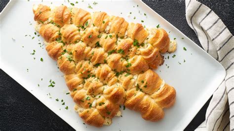 Pull-Apart Crescent Christmas Tree Recipe - Pillsbury.com