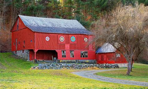 4. This is a gorgeous Pennsylvania Dutch-style barn in Monroe County ...