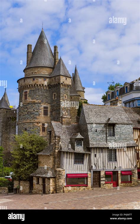 Vitre castle vitre brittany france hi-res stock photography and images - Alamy