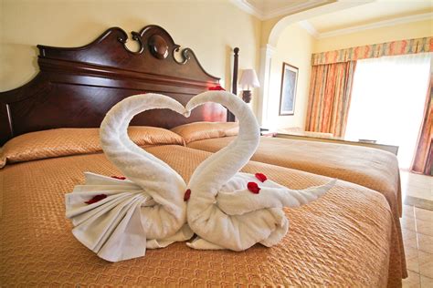 love swans | Riu Palace Riviera Maya | alicia bruce | Flickr