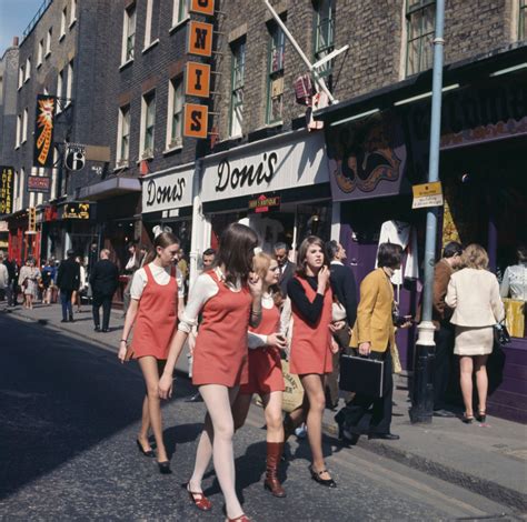 These stunning photos show London’s fabulous street style in the 1960s - Rare Historical Photos