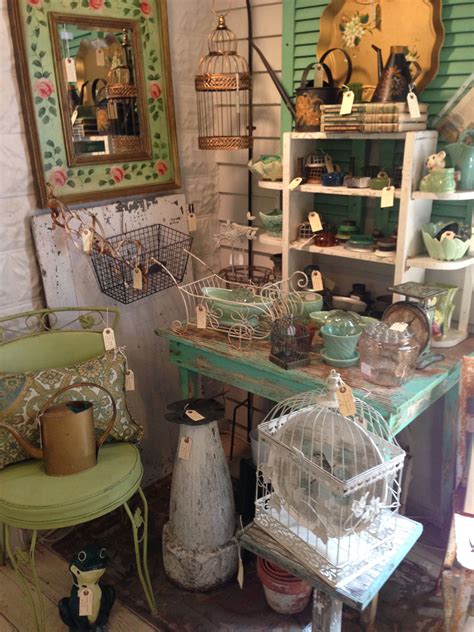 Pin by Yvonne S Franklin on Booth Set Up | Antique store displays, Vintage shop display, Vintage ...