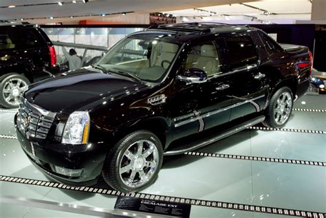 Cadillac Escalade EXT Drivers Spend $5,814 on Aftermarket Accessories - autoevolution