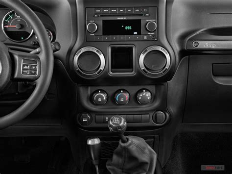 2016 Jeep Wrangler: 109 Interior Photos | U.S. News