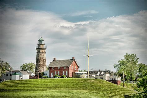 Fairport Harbor Lighthouse no.2 Photograph by Phyllis Taylor - Fine Art America