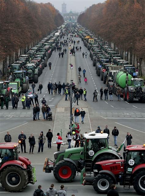 Farmers blocking Berlin roads to protest government policies | The ...