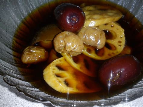 Cooking Pleasure: LUO HAN GUO WITH LOTUS ROOTS DESSERT [罗汉果莲藕甜汤]