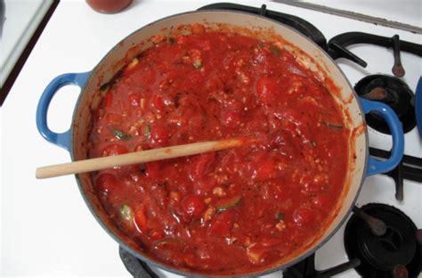 Foodista | Pantry Friendly Recipes: Tomato Sauce