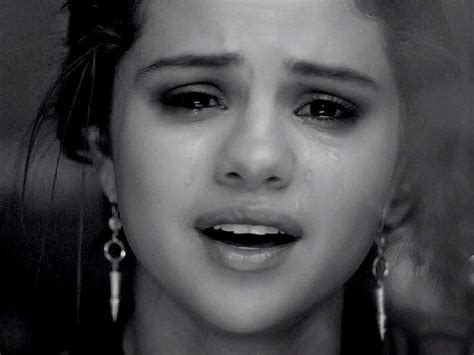 Selena Gomez's 'teary' new video has her crying over split with Bieber ...