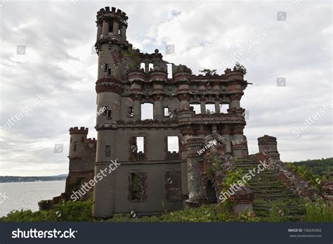 Ruins Of Bannerman'S Castle On Pollepel Island On Hudson River Stock Photo 106635902 : Shutterstock