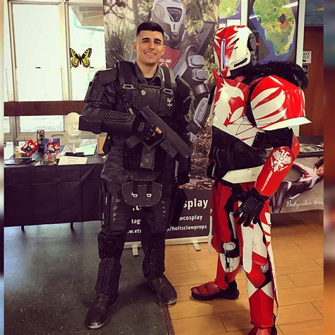 [self] HoltsclawCosplay as a Destiny 2 Titan, and myself as Buck from Halo 3: ODST (CalusaCon ...