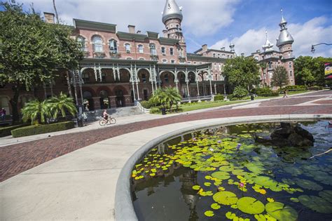 The University of Tampa • Welcome to College