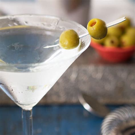 Should a Martini be Shaken or Stirred? Was 007 wrong? - Belly Rumbles