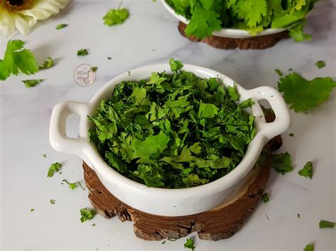 Dried Coriander Leaves in Air Fryer|How to Dry Herbs|EVENLY DEHYDRATED CILANTRO - Aaichi Savali