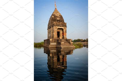 Small hindu temple in the middle of featuring india, madhya pradesh ...