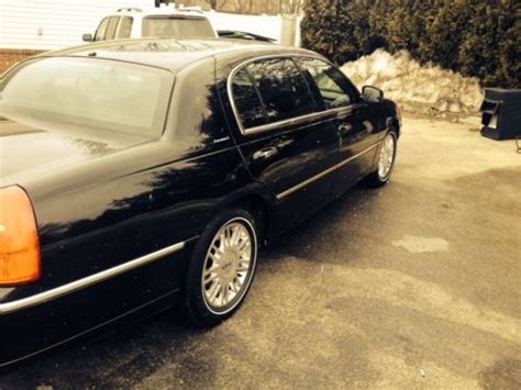 Purchase used 2008 Lincoln Town Car Black on Black Executive L Series W Carey Livery Package in ...