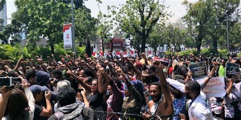 Aksi Demo Mahasiswa Papua di Kantor Kemendagri, Berjalan Ricuh