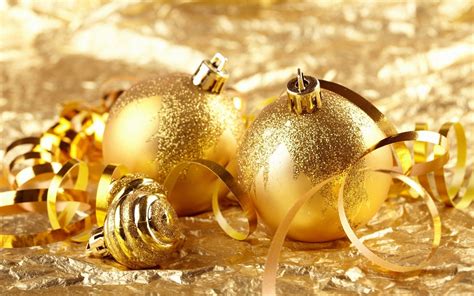 Gold Christmas Ornaments Pictures & Photos