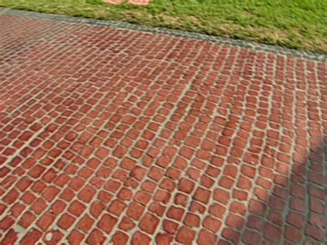 How to Lay a Cobblestone Driveway | how-tos | DIY