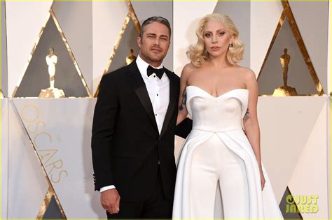 Lady Gaga Kisses Fiance Taylor Kinney at Oscars 2016: Photo 3592238 ...